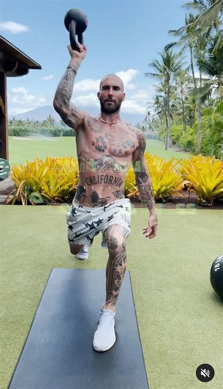 Adam Levine Does Intense Shirtless Workout On Hawaiian Vacation With Behati Prinsloo