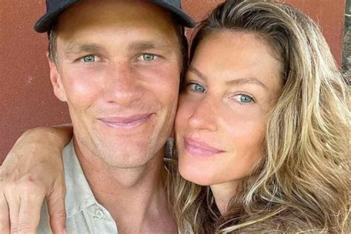Gisele Bundchen Leaves Another Comment On Tom Brady’s Instagram: Photo – Hollywood Life