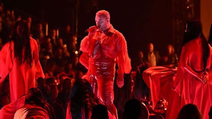 In Red Gown & Top Hat &, Plus Performance – Hollywood Life