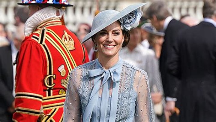 Kate Middleton Plays Piano On Eurovision: Watch – Hollywood Life