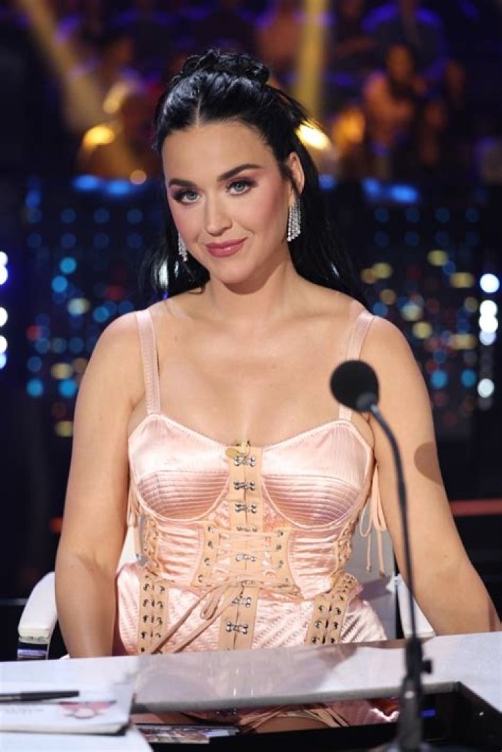Katy Perry’s Outfits on ‘American Idol’ Season 20: Photos – Hollywood Life