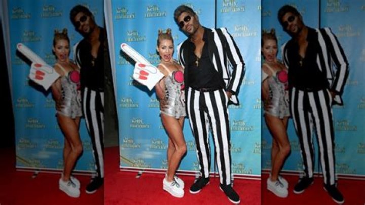 Kim Kardashian On Kelly Ripa’s Costume For Halloween — She ‘Nailed It’ – Hollywood Life