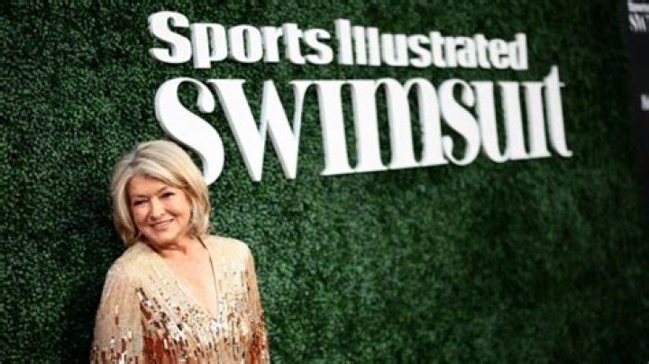 Martha Stewart’s Sports Illustrated Swimsuit Cover: Photos – Hollywood Life
