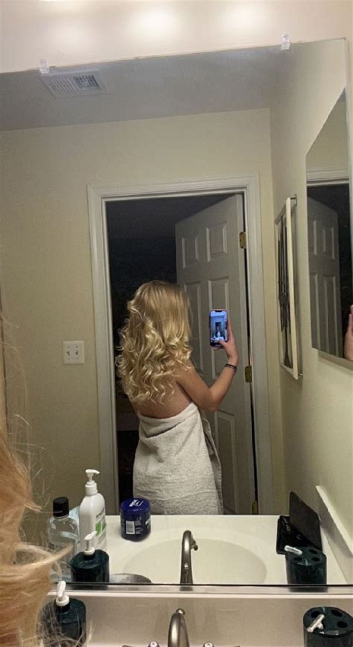 Monica Wears a Towel In Mirror Selfie On 42nd Birthday: Photo – Hollywood Life