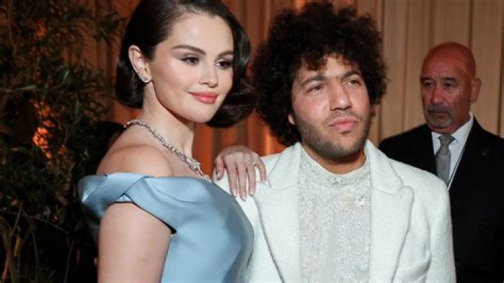 The Weeknd Showers Selena Gomez With Sweet Gift & Kisses During PDA-Filled Dinner Date