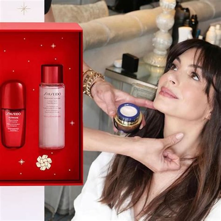 Try Cindy Crawford’s Full Skincare Routine for Smoothing Wrinkles & Firming Skin