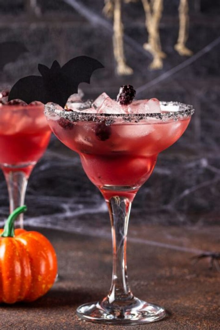 TRY These Spooky Cocktails Perfect For Halloween Night!